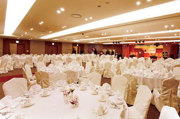 Mayhills Resort