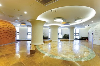 Mayhills Resort