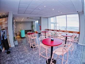 B Hotel