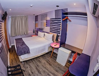 B Hotel