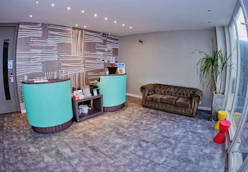 B Hotel