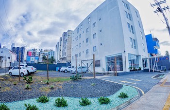 B Hotel