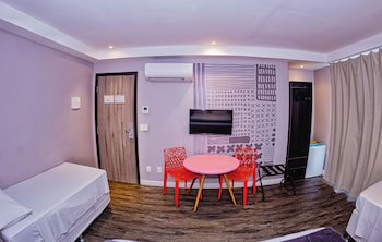 B Hotel