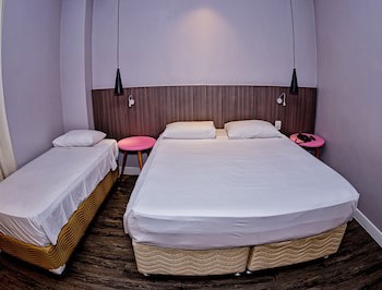 B Hotel