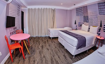B Hotel