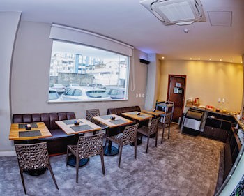 B Hotel