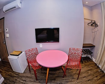 B Hotel