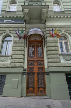 Deminka Palace