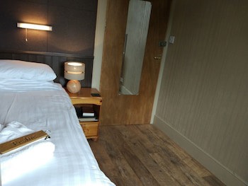 Cairn Hotel