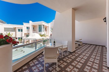 Flamingo Suites Boutique Hotel