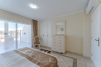 Flamingo Suites Boutique Hotel