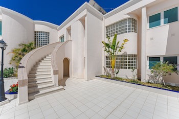 Flamingo Suites Boutique Hotel