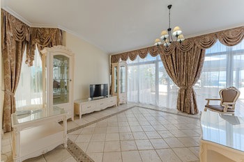 Flamingo Suites Boutique Hotel