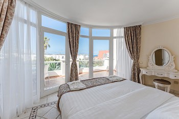 Flamingo Suites Boutique Hotel