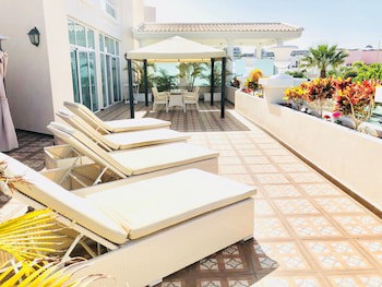 Flamingo Suites Boutique Hotel