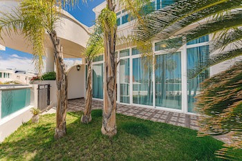 Flamingo Suites Boutique Hotel