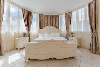 Flamingo Suites Boutique Hotel