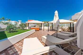 Flamingo Suites Boutique Hotel