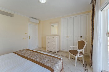 Flamingo Suites Boutique Hotel
