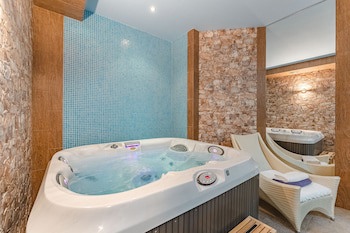 Flamingo Suites Boutique Hotel