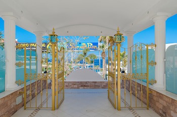 Flamingo Suites Boutique Hotel
