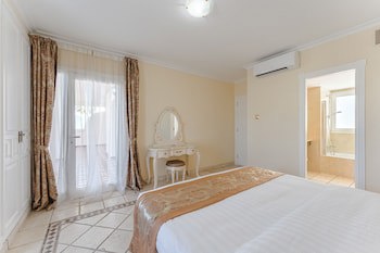Flamingo Suites Boutique Hotel