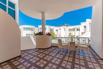 Flamingo Suites Boutique Hotel