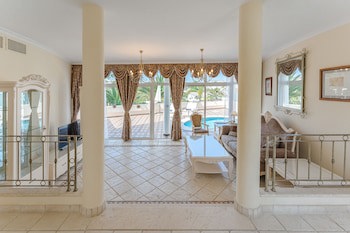Flamingo Suites Boutique Hotel