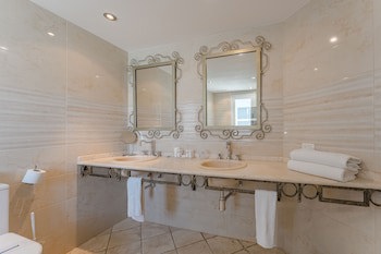 Flamingo Suites Boutique Hotel