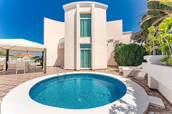 Flamingo Suites Boutique Hotel