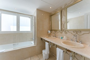 Flamingo Suites Boutique Hotel