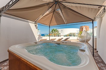 Flamingo Suites Boutique Hotel