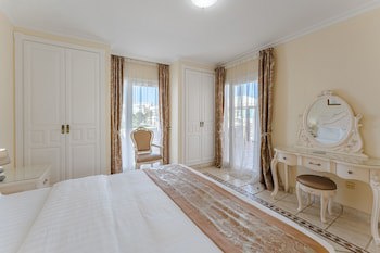 Flamingo Suites Boutique Hotel