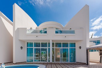 Flamingo Suites Boutique Hotel
