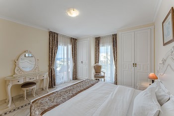 Flamingo Suites Boutique Hotel