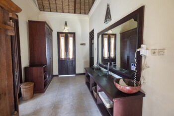 Amertha Bali Villas Beach Front Resort And Spa