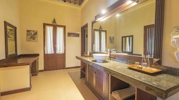 Amertha Bali Villas Beach Front Resort And Spa