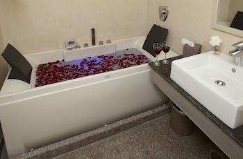 Days Hotel By Wyndham Neemrana Jaipur Highway