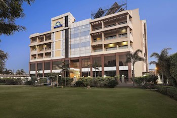 Days Hotel By Wyndham Neemrana Jaipur Highway