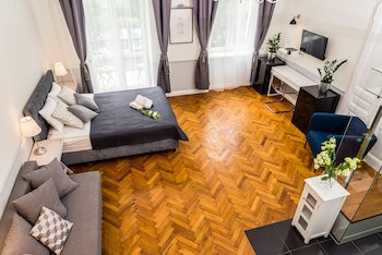 Angel House Aparthotel
