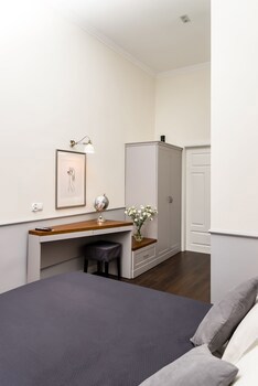 Angel House Aparthotel