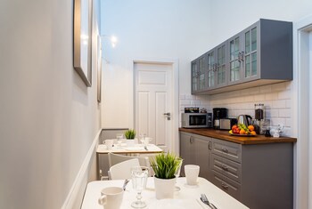 Angel House Aparthotel