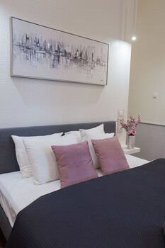 Angel House Aparthotel