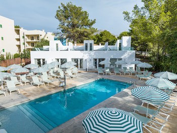 Cabot Las Velas Apartments