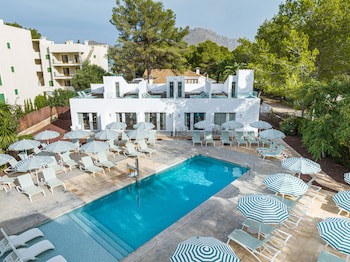 Cabot Las Velas Apartments