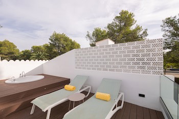 Cabot Las Velas Apartments