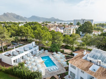 Cabot Las Velas Apartments
