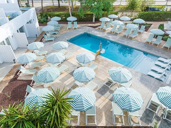 Cabot Las Velas Apartments