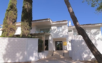 Cabot Las Velas Apartments