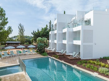 Cabot Las Velas Apartments